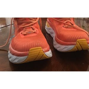 HOKA sneaks never worn outside o only indoor exercise bondi 7